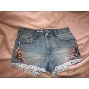 Distressed floral detailed shorts
